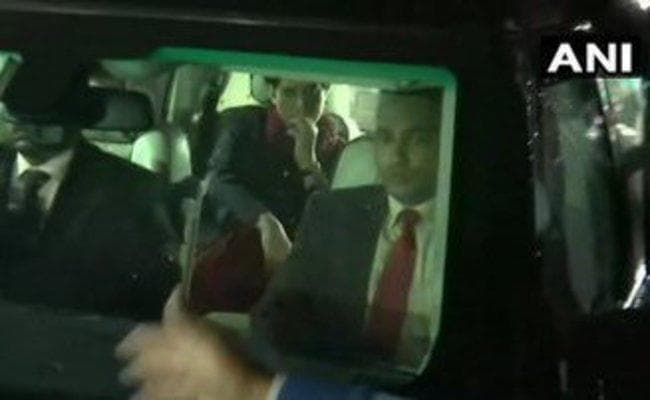 ED ने वाड्रा से दूसरे दिन की लगभग नौ घंटे पूछताछ, प्रियंका अपने पति को लेने ED कार्यालय पहुंचीं