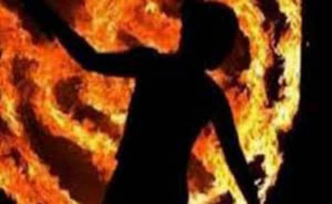मालदा :  पुत्र नहीं जनने पर गृहिणी को जिंदा जलाया