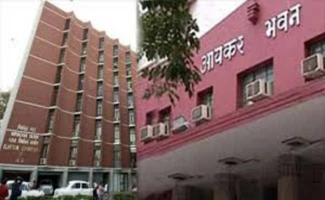 पालरिवाल इंडस्ट्रीज व बालाजी सेल फोंस के ठिकानों पर छापे