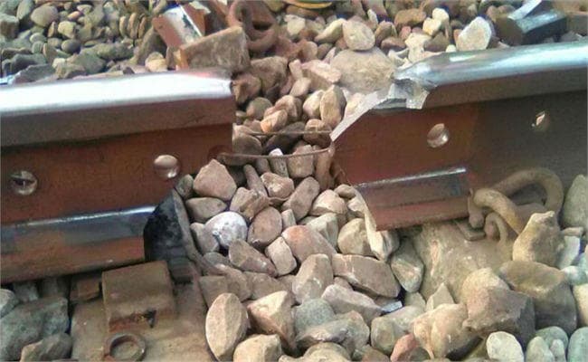 सारण : …जब टूटी पटरी से गुजरी सद्भावना एक्सप्रेस