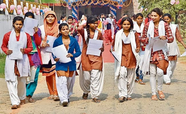 इंटरमीडिएट परीक्षा के दूसरे दिन 27 नकलची धराये, आज इन विषयों की होगी परीक्षा