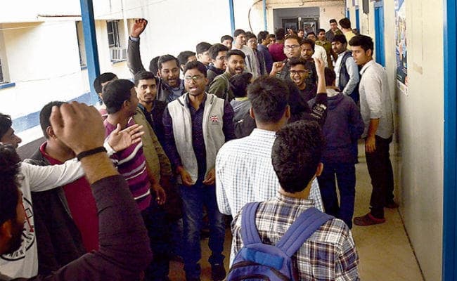 पटना : मेडिकल के फेल छात्रों ने ओपीडी सेवा की बाधित, 20% मरीजों का नहीं हुआ इलाज