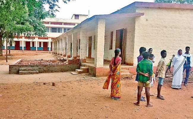 कोचांग गैंगरेप : फादर अल्‍फोंस को एक मामले में मिली जमानत