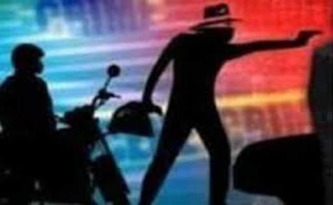 देवघर : एलआइसी एजेंट से दिनदहाड़े एक लाख की छिनतई