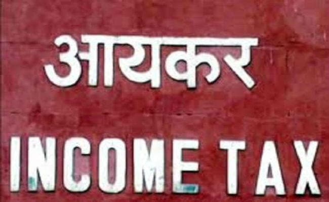 रांची  : आयकर विभाग ने पालरिवाल इंडस्ट्रीज और बालाजी सेल फोन्स के 20 ठिकानों पर मारा छापा