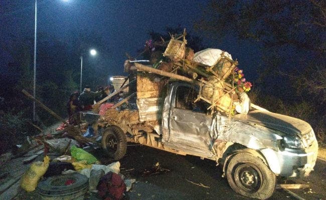 देवघर में पिकअप को ट्रक ने मारी टक्कर, बिहार के चार श्रद्धालुओं की मौत