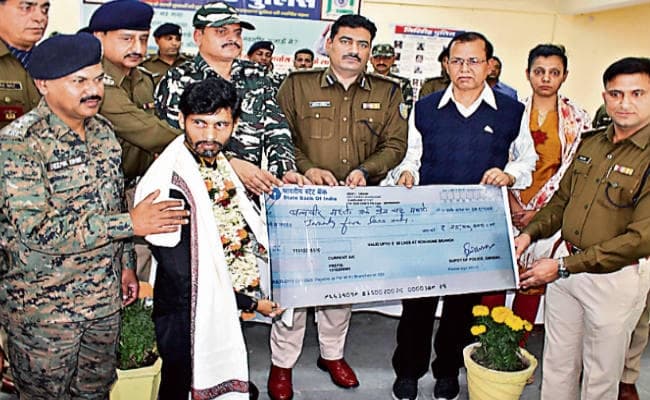 गिरिडीह : 25 लाख का इनामी नक्सली बलबीर ने किया सरेंडर