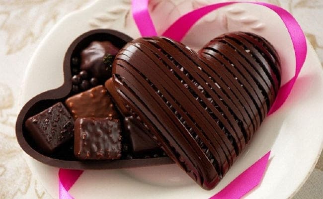 Happy Chocolate Day 2019 : आज मौका है चॉकलेट खिलाकर उनका मुंह मीठा करने का