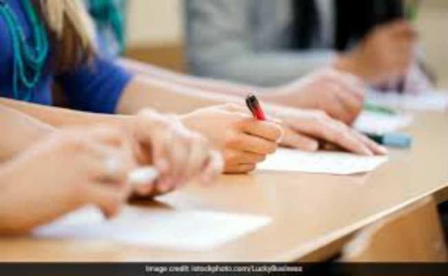 इंटरमीडिएट परीक्षा : तीन परीक्षार्थी दूसरे की जगह परीक्षा देते पकड़े गये, तीसरे दिन 74 परीक्षार्थी हुए निष्कासित