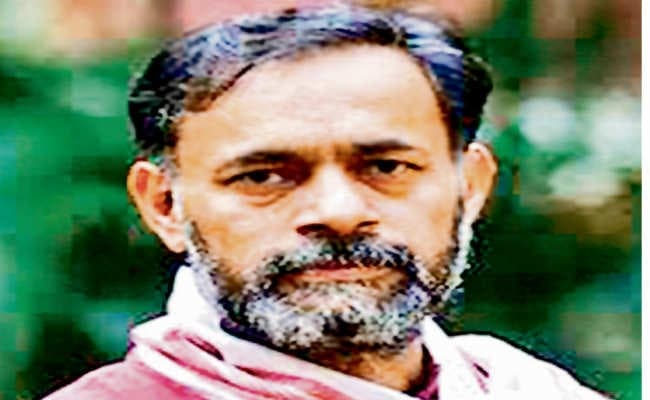 पटना : मोदी राज देश की बुनियाद पर हमला : योगेंद्र यादव