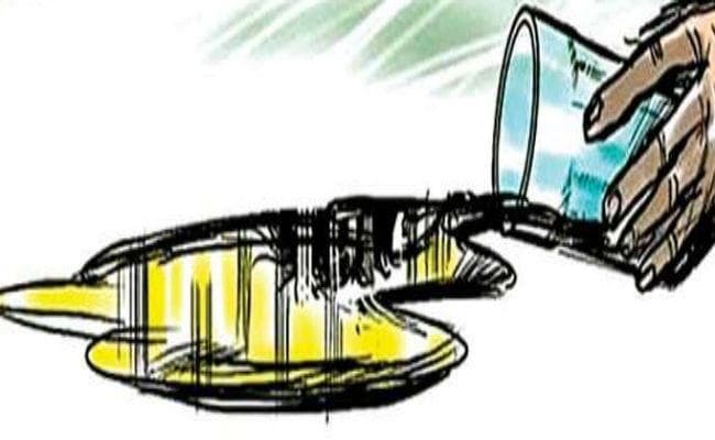 यूपी-उत्तराखंड: अवैध शराब ने ली 70 की जान, शराब में चूहे मारने की दवा मिलाने के संकेत