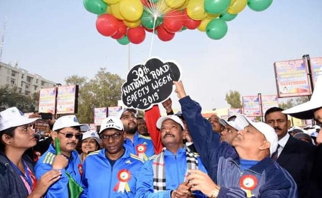 Jharkhand : ‘रन फॉर सेफ्टी’ को सीएम ने दिखायी हरी झंडी, बोले : स्मार्ट सिटी बन रही है रांची, नागरिक भी बनें स्मार्ट
