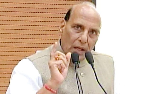 बुद्धिजीवियों से बोले राजनाथ- PM मोदी पर जो आरोप लगा लें, लेकिन कोई उनके नीयत और ईमान पर उंगली नहीं उठा सकता