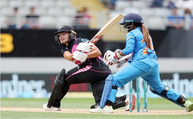 #NZvsIND : न्यूजीलैंड से टी20 सीरीज हारने बाद प्रतिष्ठा बचाने उतरेगी भारतीय महिला क्रिकेट टीम #NZvsIND : न्यूजीलैंड से टी20 सीरीज हारने बाद प्रतिष्ठा बचाने उतरेगी भारतीय महिला क्रिकेट टीम