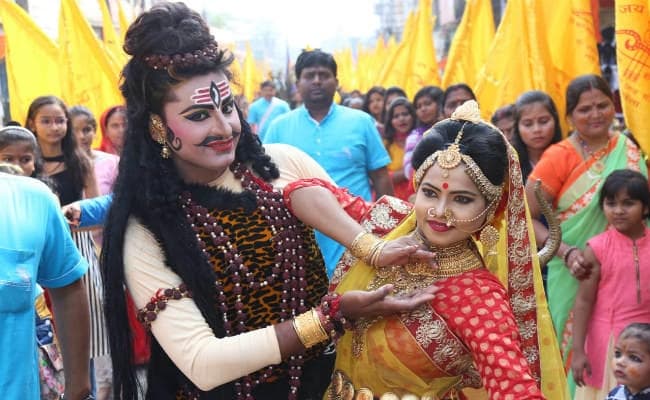 खाटू श्याम की भक्ति में डूबा सरायकेला, निकाली गयी विशाल निशान यात्रा