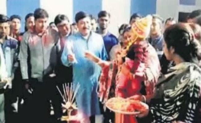 बंगाल में गोली मारकर टीएमसी विधायक की हत्या, पुलिस ने दो को किया गिरफ्तार