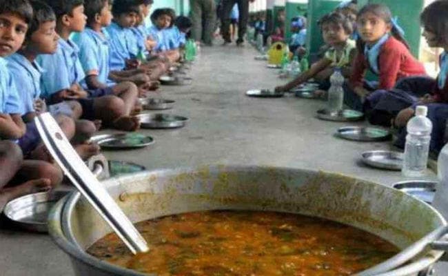पटना : मिड डे मील लाभुकों को मिलेगी राशि और अनाज, समय पर स्कूल खुलने और बंद होने की हकीकत जांचेंगे अफसर