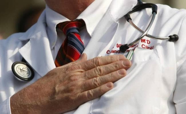 Britain : भारतीय डॉक्टरों ने ‘अनुचित’ स्वास्थ्य उपकर का किया विरोध