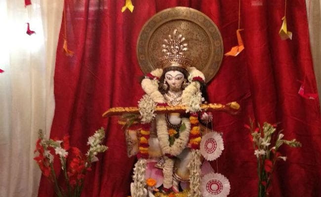 विशेष लेख: भटक रहे हैं युवा, माता सरस्वती की पूजा पश्चिमी सभ्यता में हो रही है तब्दील