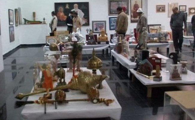 मोदी को उपहार में मिली 1,800 वस्तुओं की नीलामी, धनराशि से होगी गंगा की सफाई