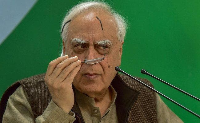 हितों के टकराव के कारण राफेल करार के ऑडिट से खुद को अलग करें सीएजी : कांग्रेस