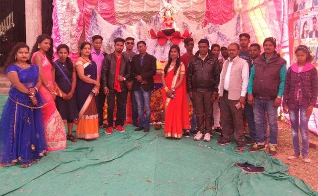 बड़कागांव प्रखंड तथा आसपास के क्षेत्र में सरस्वती पूजा धूमधाम से मनायी गयी