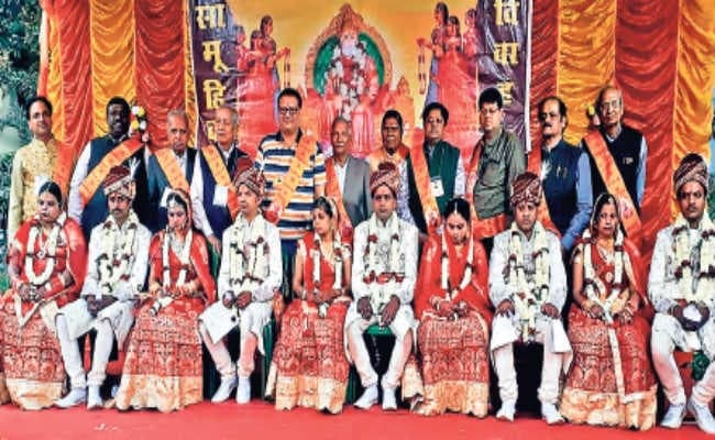 कोलकाता :  मारवाड़ी-वैश्य समाज का सामूहिक विवाह समारोह, छह जोड़े विवाह बंधन में बंधे