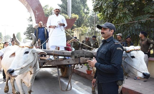 बिहार विधानमंडल का बजट सत्र : बैलगाड़ी से विधानसभा पहुंचे कांग्रेस विधायक