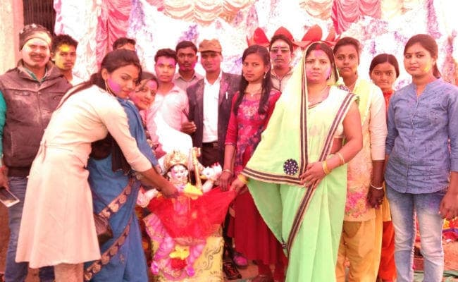 बड़कागांव : सरस्वती माता को दी गयी भाव मिनी विदाई, प्रतिमा का किया गया विसर्जन