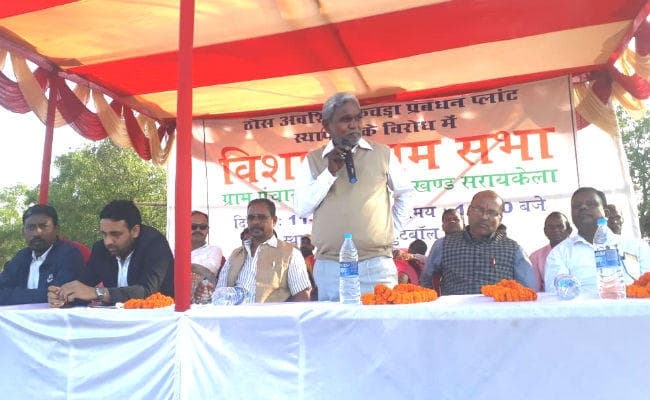 आदिवासी मूलवासी की जमीन लूटना चाहती है राज्य सरकार : चंपाई सोरेन