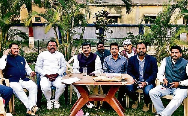 रांची : पुलिसकर्मियों की वार्ता विफल, आज 75 हजार पुलिसकर्मी लगायेंगे काला बिल्ला, करेंगे आंदोलन की शुरुआत