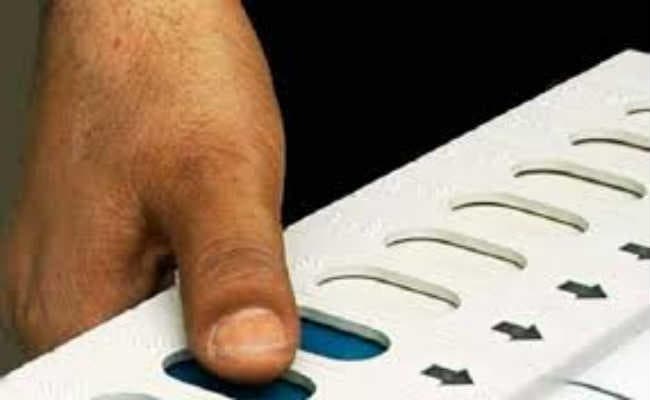 देवघर  :  	लोकसभा चुनाव-2019 की तैयारी,  मेरा भाजपा, मेरा परिवार कार्यक्रम के तहत कार्यकर्ता घरों में लगायेंगे झंडे