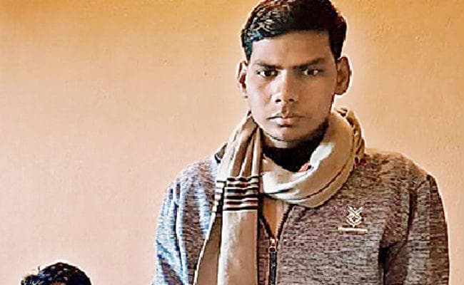 मधुबनी : इंटरमीडिएट की परीक्षा में नकल कराते वीक्षक गिरफ्तार