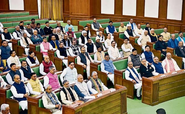बिहार तरक्की की राह पर तेजी से बढ़ रहा आगे, हवाई यात्री व वाहन बढ़े, पैसे जमा करने की आदत भी बढ़ी
