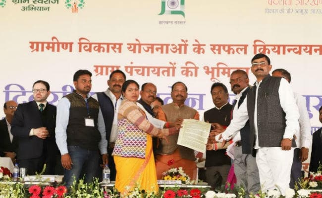 धुर्वा में पंचायत प्रतिनिधियों का सम्‍मेलन, बोले रघुवर- मुझे गांव, गरीब, दलित, आदिवासी के जीवन को बदलना है