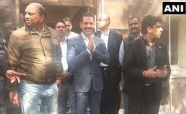 जमीन घोटाला : ED ने वाड्रा से की नौ घंटे पूछताछ, बुधवार को फिर बुलाया