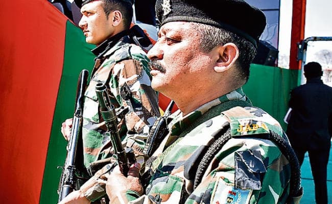 रांची : 70 हजार पुलिसकर्मियों ने वर्दी पर काला बिल्ला लगाकर किया काम