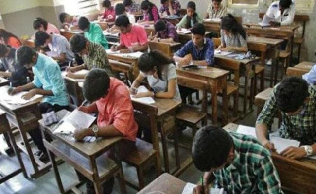 937 केंद्रों पर 4.4 लाख परीक्षार्थी आज से देंगे कक्षा नौ की बोर्ड परीक्षा, देवघर के कॉलेजों ने परीक्षा आयोजन से किया इनकार