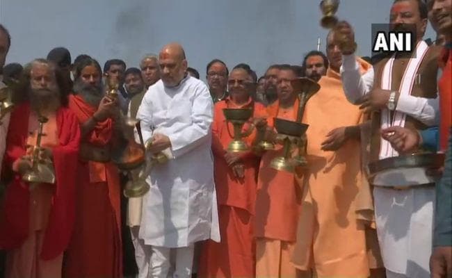 अमित शाह ने संगम में लगायी आस्था की डुबकी, मां गंगे की आरती की
