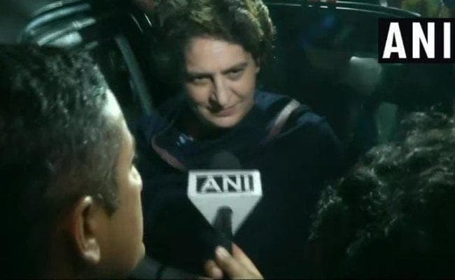 पूरी रात कार्यकर्ताओं से मिलीं प्रियंका, बोलीं - मोदी का मुझसे नहीं, राहुल से है मुकाबला