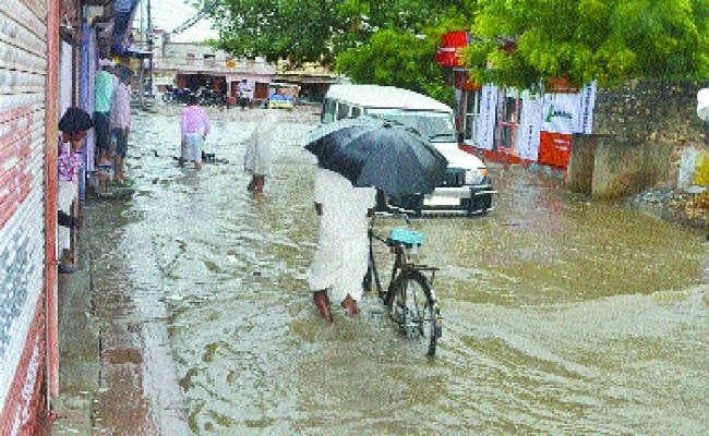 गया  :  15 वर्षों में भी नहीं बना 550 फुट नाला,  नारकीय माहौल में रहते हैं शहरी लोग