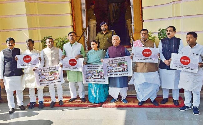 पटना : विधानसभा में राजद के सदस्यों में दिखी फूट, रणनीति में दिखा बिखराव