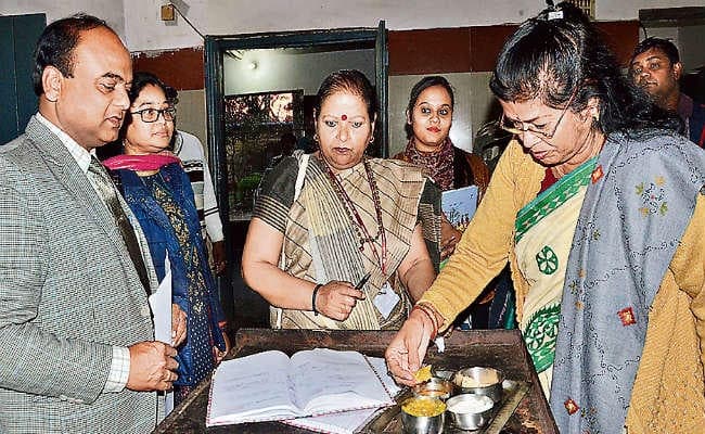 रांची : अपने घर जाना चाहते हैं मरीज लेकिन नहीं ले जा रहे परिजन