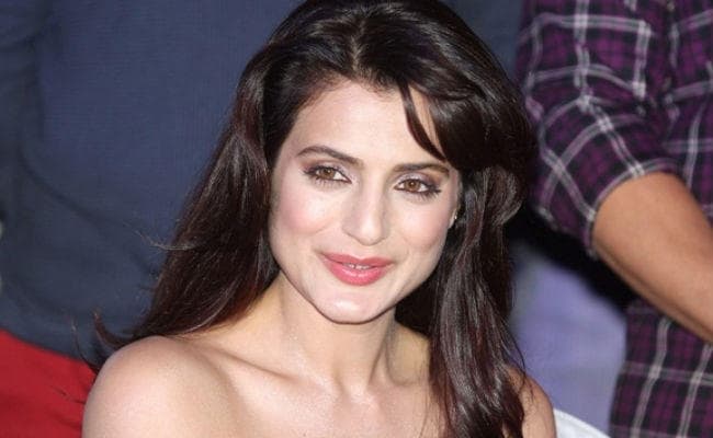 अमीषा पटेल सहित 4 लोगों पर धोखाधड़ी का मुकदमा, 12 मार्च को पहुंचाना होगा कोर्ट