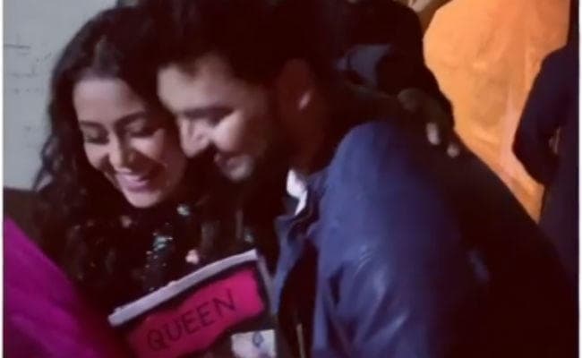 हिमांश कोहली से ब्रेकअप के बाद नेहा कक्‍कड़ ने इस शख्‍स के साथ मनाया वैलेंटाइन्स डे,VIDEO