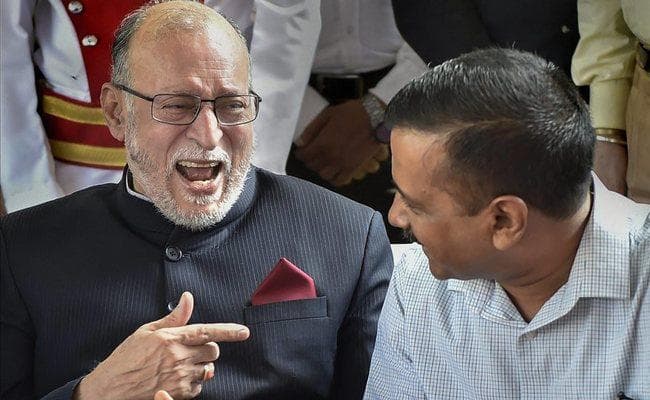 दिल्ली सरकार बनाम केंद्र : सेवाओं के नियंत्रण पर कोर्ट का खंडित निर्णय, मामला वृहद पीठ को सौंपा गया