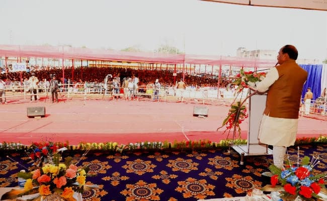 पाकुड़ में मुख्यमंत्री सुकन्या योजना जागरूकता कार्यक्रम, बोले CM रघुवर- पहले पढ़ाई, फिर विदाई होगा