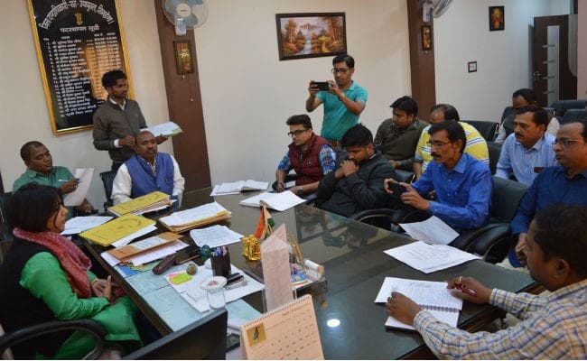 मतदाताओं में जागरूकता लाने में मीडियाकर्मी सहयोग करें : सिमडेगा उपायुक्त