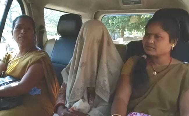 खाने में जहर मिलाकर प्रेमी के परिवार के साथ मौत का खेल खेलने वाली प्रेमिका गिरफ्तार, भेजा जेल