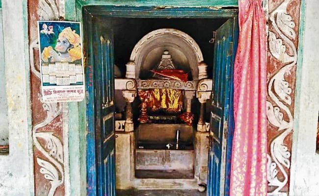बेगूसराय : ठाकुरबाड़ी से 50 लाख की अष्टधातु की मूर्तियां चोरी